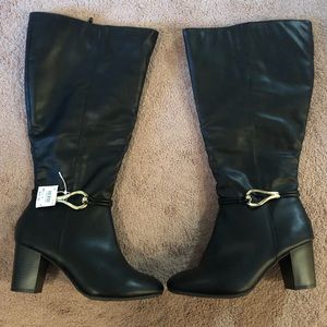 Black heeled boots